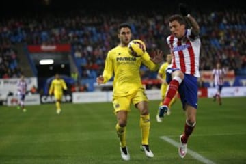 Mario Mandzukic y Víctor Ruiz.