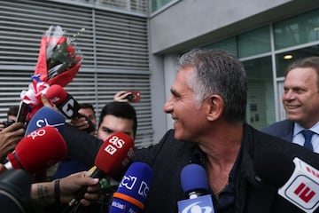 El DT pisó suelo colombiano sobre las 4:51 p.m. Llegó en un vuelo de Iberia, procedente de Madrid.