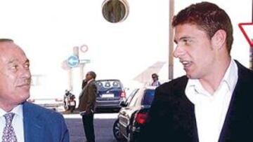 <b>PURO ARTE. </b>Joaquín Sánchez y Curro Romero acudieron juntos a la Real Maestranza para dsifrutar de una gran tarde de toros, y allí estuvo AS.