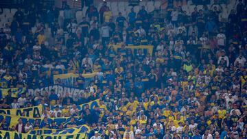 SAO PAULO, BRAZIL - JUNE 28: Fans of Boca Juniors cheer during a round of sixteen first leg match between Corinthians and Boca Juniors as part of Copa CONMEBOL Libertadores 2022 at Arena Corinthians on June 28, 2022 in Sao Paulo, Brazil. (Photo by Alexandre Schneider/Getty Images)