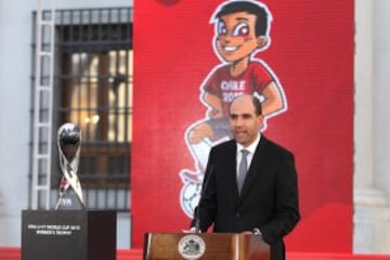 En La Moneda se realizó el lanzamiento del Trophy Tour del Mundial Sub 17. El trofeo recorrerá distintas ciudades de Chile.