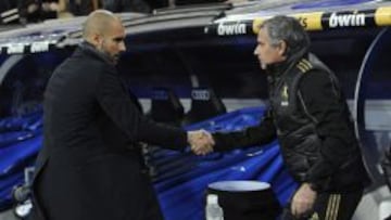 Josep Guardiola y Mourinho durante un partido de Copa en 2011.