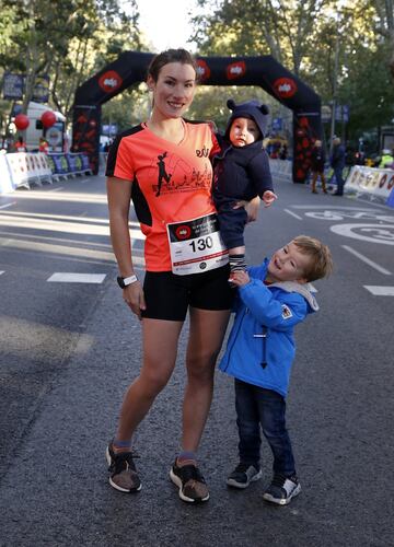 Marta Higueras, teniente de alcalde de Madrid, la atleta Sophie Power y la atleta Carmen Valero 