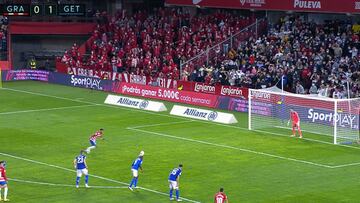 Luis Suárez tira uno "de los peores penaltis de siempre"