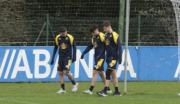 Yeremay, Pablo Muñoz y Barbero en un entrenamiento del Deportivo