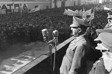 En 1947, el régimen franquista celebró un referéndum nacional para aprobar la Ley de Sucesión en la Jefatura del Estado, que declaraba a España como Reino y otorgaba a Franco el poder de elegir a su sucesor como rey o regente. La consulta fue aprobada oficialmente con más del 95 % de los votos.