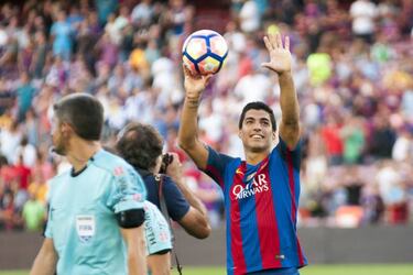 Suárez and Messi lead Barça rout of Real Betis