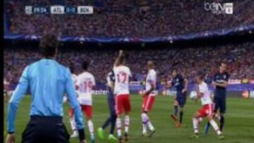 Imagen de la mano de Almeida a disparo de Tiago.