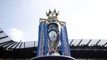 El trofeo que se le entrega al campe&oacute;n de la Premier League.