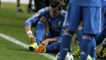 Bale se cambia de botas en la banda.