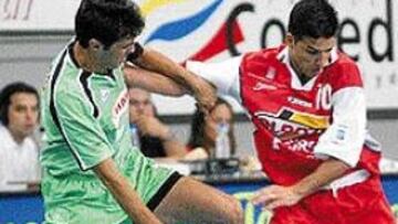 <b>A FAVOR.</b> Edesio y ElPozo Murcia tiene el título en sus pies.