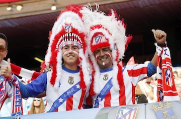 Habitualmente denominados ¡®colchoneros¡¯ o ¡®indios¡¯. Este ¨²ltimo hace referencia al aspecto de los jugadores sudamericanos que fich¨® el club en los a?os setenta. Con la llegada de Ayala, Heredia, Panadero D¨ªaz¡ los merengues comenzaron a llamar al rival como los ¡°indios¡±.
El t¨¦rmino ¡®colchoneros¡¯ tiene su origen en la semejanza de la tela de rayas rojas y blancas que se utilizaba antiguamente para cubrir los colchones con la equipaci¨®n del club atl¨¦tico.