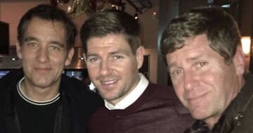 El actor es amigo de Steven Gerrard, y no es raro, pues siente el mismo amor que él por los colores de los 'Reds.