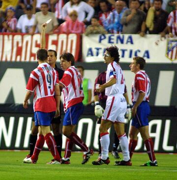 Después de dos 'añitos en el infierno', el Atlético de Madrid regresó a Primera División. Su primer partido en el Calderón tras la vuelta fue ante el Sevilla. Rojiblancos y Sevillanos empataron a uno con goles de Fernando Torres y Moisés.