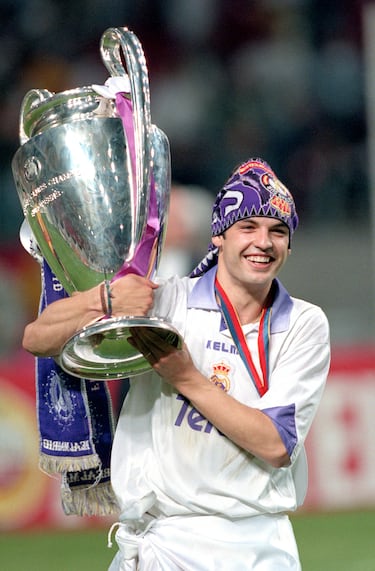 El delantero centro español vistió la camiseta blanca entre 1997 y 2005. Jugó 272 partidos y marcó 100 goles. Consiguió tres Champions League, dos Ligas, una Supercopa de España y dos Mundiales de Clubes. 