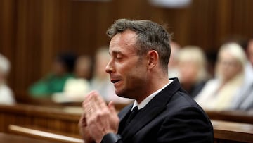 Oscar Pistorius reacciona durante el juicio por el asesinato de su novia Reeva Steenkamp.