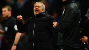 Jose Mourinho celebra el gol de Ivanovic.