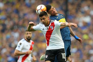 Soccer Football - Copa Libertadores Final - First Leg - Boca Juniors v River Plate - Alberto J. Armando Stadium, Buenos Aires, Argentina - November 11, 2018  River Plate's Gonzalo Martinez in action with Boca Juniors' Lucas Olaza   