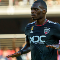 Benteke le hace sombra a Messi