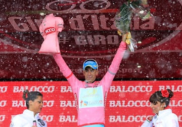 El italiano ganó la gran vuelta de su país en 2013. Le acompañaron en el podium Rigoberto Urán y Cadel Evans.