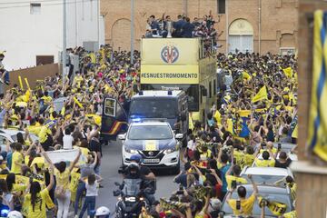 El pueblo de Vila-real se echó a la calle para celebrar con su equipo el título de la Europa League.