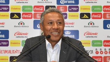 En conferencia Álvaro Dávila aseguró que se la jugarán con el técnico Roberto Hernández y Eugenio Villazón a pesar de que Caruso Lombardi se candidateó.