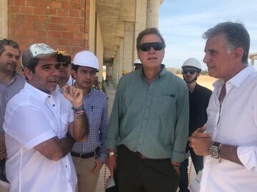 Carlos Queiroz junto a Alejandro Char y el presidente de la FCF Ramón Jesurún