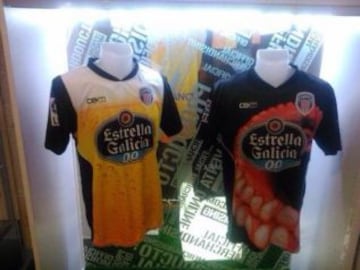 Equipacion del Lugo con un diseño de cerveza y pulpo