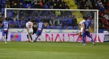 0-2. Reyes marcó el segundo gol.