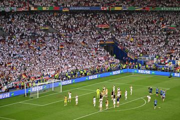 Los jugadores de la selección alemana abatidos tras ser eliminados de la Eurocopa.