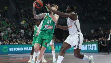 ATHENS (Greece), 06/03/2025.- Panathinaikos' Juancho Hernangomez (L) in action against Real Madrid's Usman Garuba (R), during the Euroleague basketball match between Panathinaikos Athens and Real Madrid, held at the OAKA Indoor Hall in Athens, Greece, 06 March 2025. (Baloncesto, Euroliga, Grecia, Atenas) EFE/EPA/PETE ANDREOU
