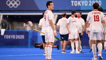 Los jugadores de la selección de hockey hierba de España se lamentan tras su derrota ante Bélgica en los cuartos de final de los Juegos Olímpicos de Tokio 2020.