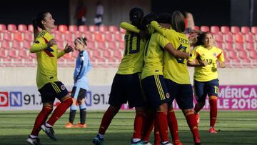 Jugadoras de la Selecci&oacute;n Colombia Femenina celebrando un gol ante Uruguay en la Copa Am&eacute;rica