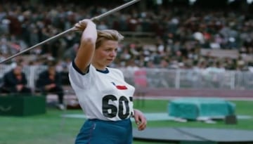 En Melbourne 1956 Marlene Ahrens fue la designada para portar el estandarte. En dichos Juegos, Ahrens consiguió una histórica medalla de plata en el lanzamiento de la jabalina. Este logro le permitió volver a liderar a la delegación en Roma 1960 y convertirse así en la primera atleta en ser abanderada en dos oportunidades.