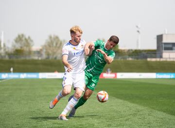 Sergio Santos, con el Castilla, ante el Cornellá.