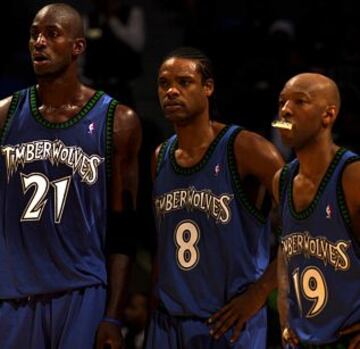 Kevin Garnett llevó a los Timberwolves hasta las finales de la Conferencia Oeste, y aunque el equipo nunca pudo tocar las Finales NBA, su época en Minnesota siempre será recordada.