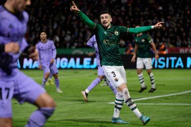 Manolo Molina, jugador del Cacereño.