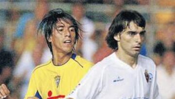 <b>EL RATÓN NO ESTUVO FINO EN SU ESTRENO.</b> Fabián Ayala debutó con la camiseta del real Zaragoza ayer partiendo en el once titular y jugó 60 minutos. El Ratón no se encontró demasiado cómodo en su estreno zaragocista, se mostró algo impreciso en varias acciones al tratar de sacar el balón jugado y hubo cierta descoordinación a la hora de tirar el fuera de juego. En todo caso, errores propios de la pretemporada que, por supuesto, no difuminan la imponente figura del nuevo cacique de la zaga aragonesa.