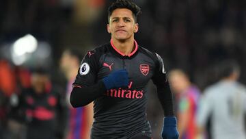 Alexis S&aacute;nchez fue defendido por Francis Coquelin, su ex compa&ntilde;ero. 