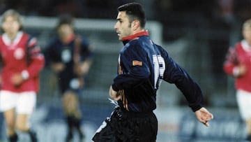 José Molina, portero del Atlético de Madrid, jugó como extremo izquierdo con la Selección española en Noruega en 1995.