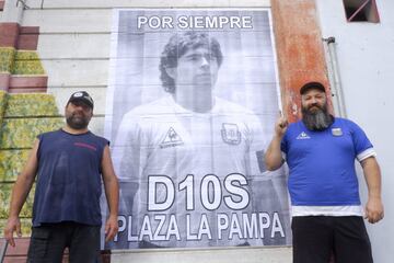 Homenaje a Maradona en el estadio que lleva su nombre y donde juega como local Argentinos Juniors, club donde debutó El Diego en el futbol profesional.