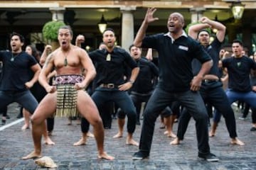 Haciendo la famosa haka en una de sus últimas apariciones en público en la Copa del Mundo jugada en Inglaterra este mismo año.