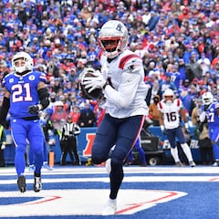 Why did DeVante Parker retire from NFL only two months after joining the Philadelphia Eagles?