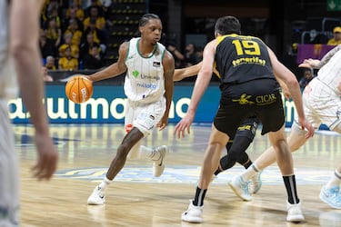 El Unicaja recupera la autoestima en Tenerife