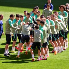 La Federación y LaLiga estudiarán erradicar los “pasillos de collejas” del fútbol