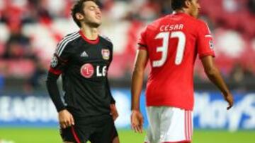Hakan Calhanoglu y César.