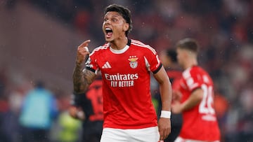 SL Benfica's Colombian midfielder #20 Richard Rios gestures during the UEFA Champions League league phase day 4 football match between SL Benfica and Bayer Leverkusen at Estadio da Luz in Lisbon on November 5, 2025. (Photo by FILIPE AMORIM / AFP)