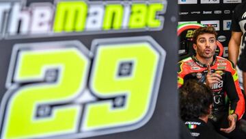 Andrea Iannone, &#039;The Maniac&#039;,  en el box de Aprilia.