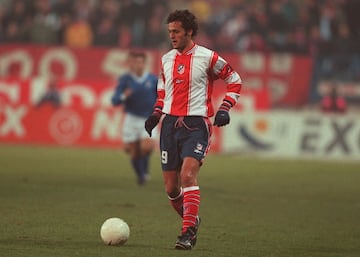 En el club rojiblanco estuvo ocho años, hasta 2003. El de Jerez de la frontera es una leyenda del club, defendió la camiseta del club rojiblanco en 225 ocasiones, anotando un total de 48 goles.