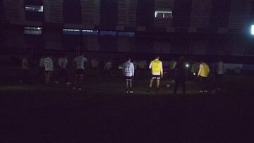 Corinthians entrena sin luz en el Cilindro, estadio de Racing de Avellaneda.